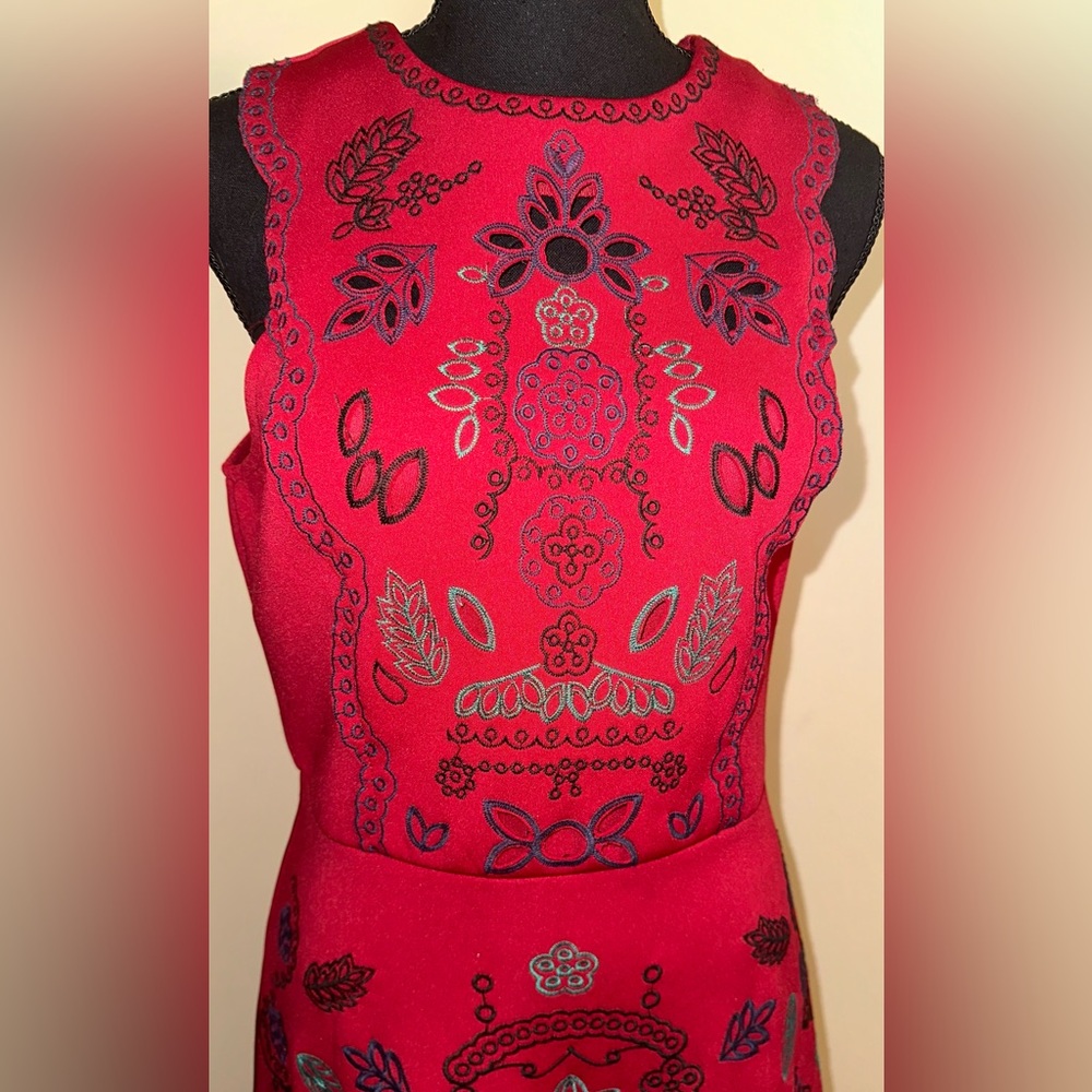 FRANCESCA’s Maile red scalloped edge runway dress
